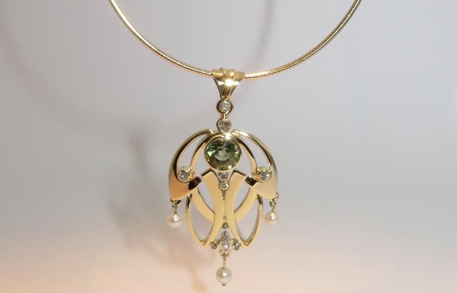 Gouden hanger art nouveau stijl met toermalijn diamant briljant parel