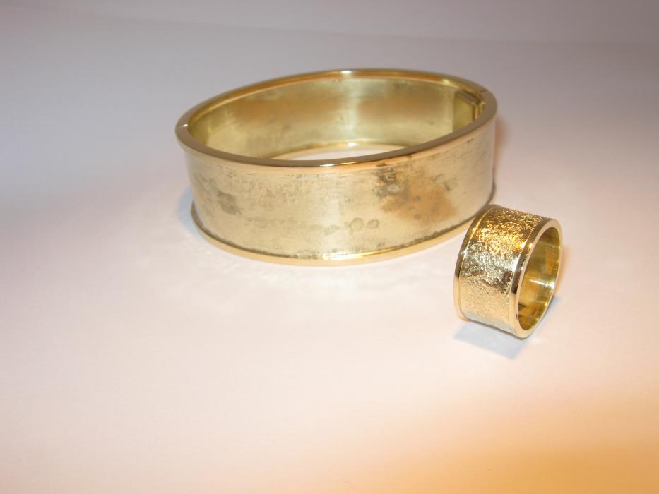 Geelgouden armband en ring geëxtrudeerd omgesmolten goud