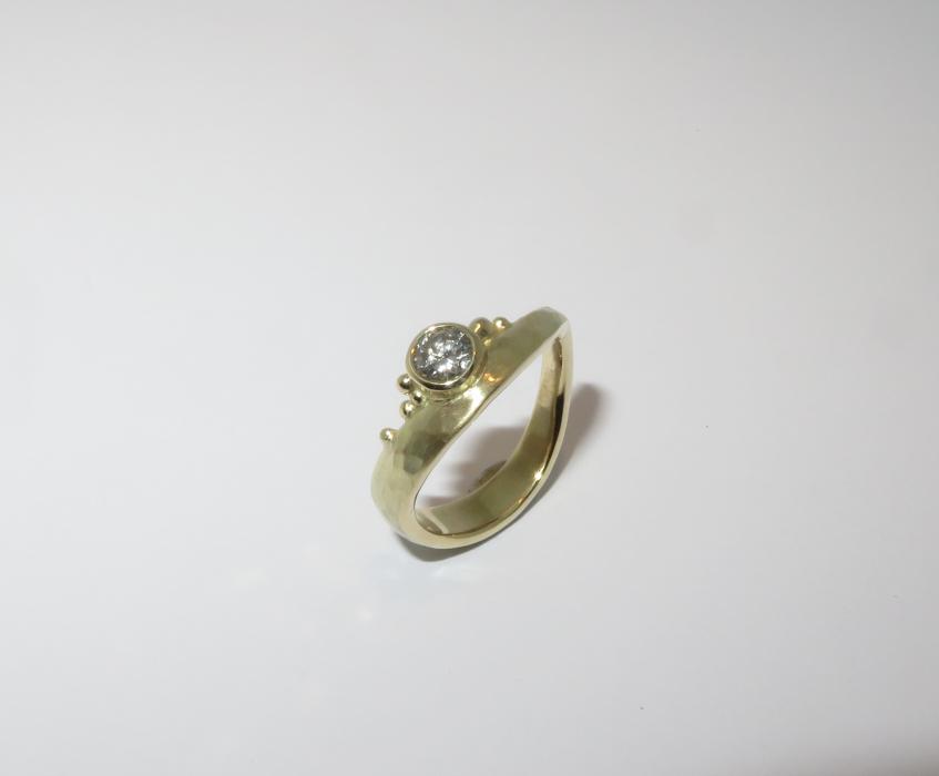 Flow ring met diamant geelgoud