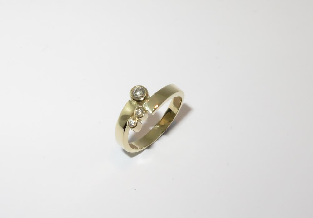 Geelgouden ring met diamanten