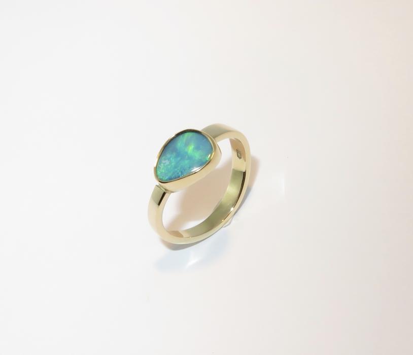 Ring met Australische opaal