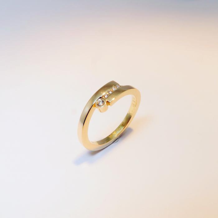 Gouden ring met diamant