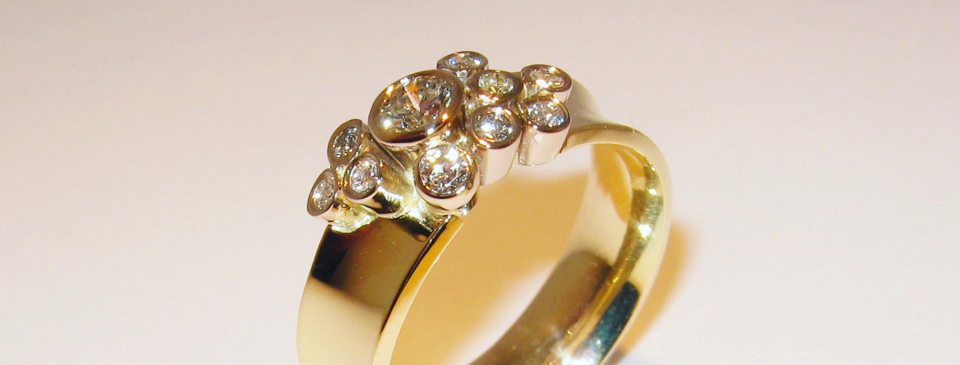  Handgemaakte Bicolor ring met  zetkastjes met briljantgeslepen diamanten