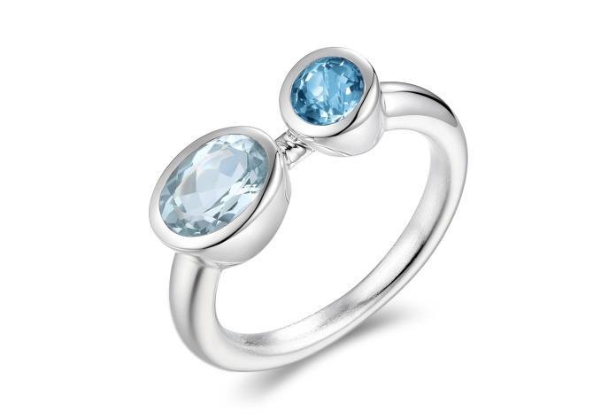 Zilveren ring met blauwe topaas