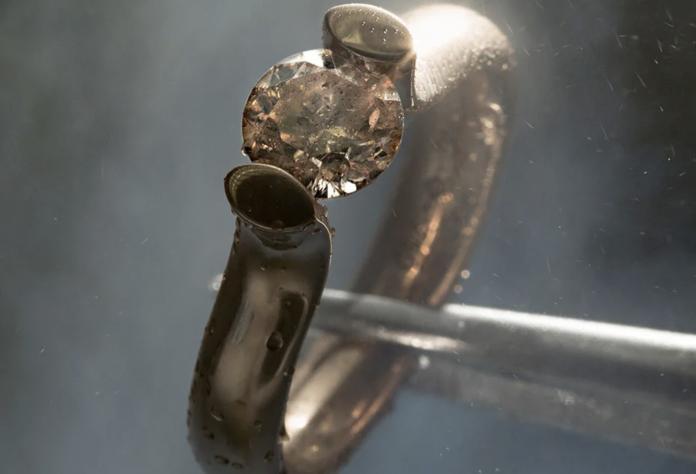 Spanring gouden ring diamantring solitairring aanzoeksring verlovingsring