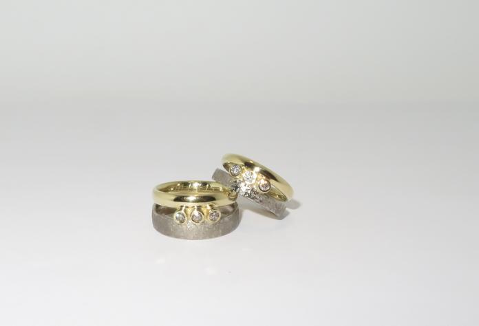 Trouwringen geelgoud witgoud diamanten