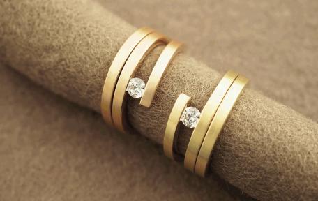 Spanningen Pur goud met diamant briljant