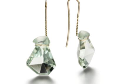 Gouden oorhangers met prasioliet Annette Ehinger 