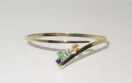 Geelgouden armband met verschillende edelstenen 