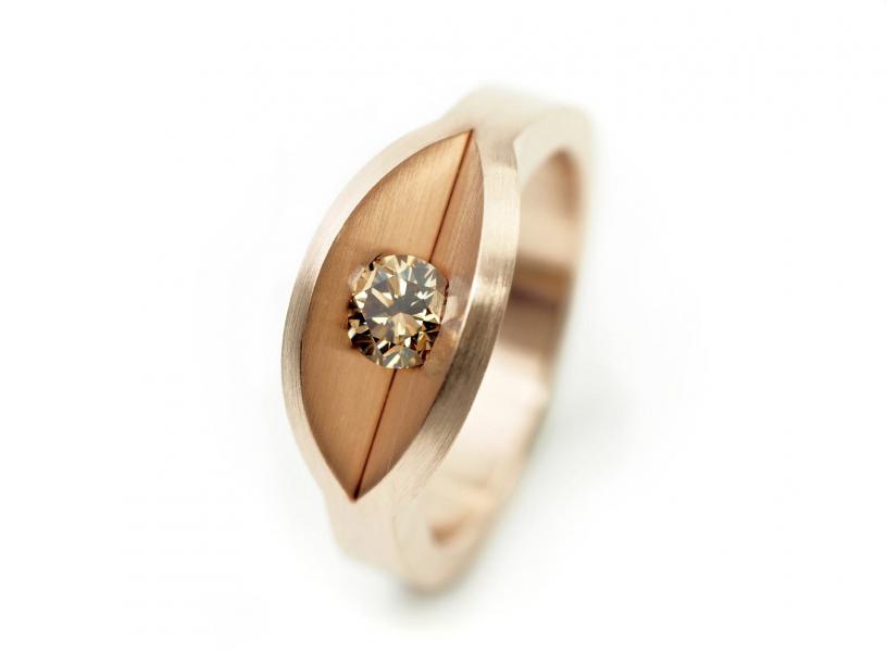 Vincent van Hees ring goud met natuurlijk gekleurde diamant