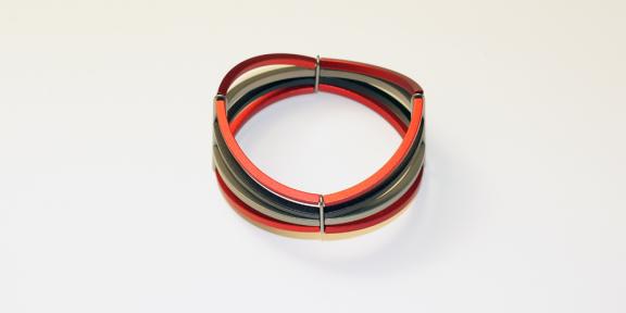 Armband aluminium rood zwart grijs rekarmband elastiiek