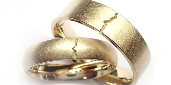 Geelgouden trouwringen met gezichten face to face Cardillac